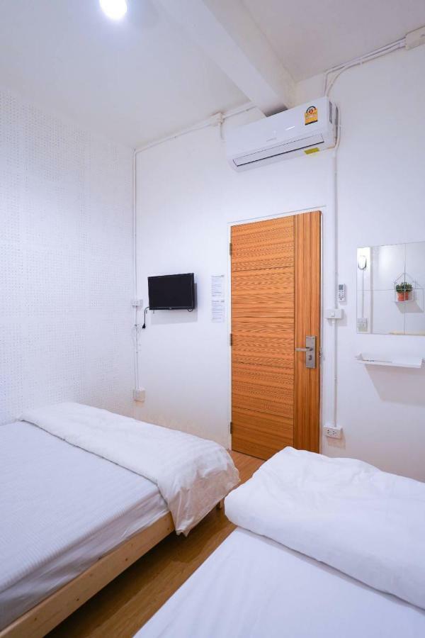 Simple To Sleep Hostel Bangkok Eksteriør billede